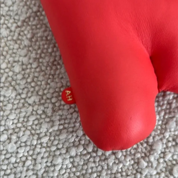 Red Cloud-Shaped Keychain - Picture 3 of 4